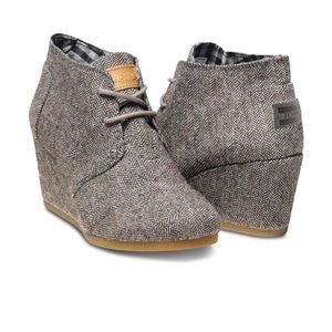 Tom’s Herringbone Size 8 Ankle Boot Wedges